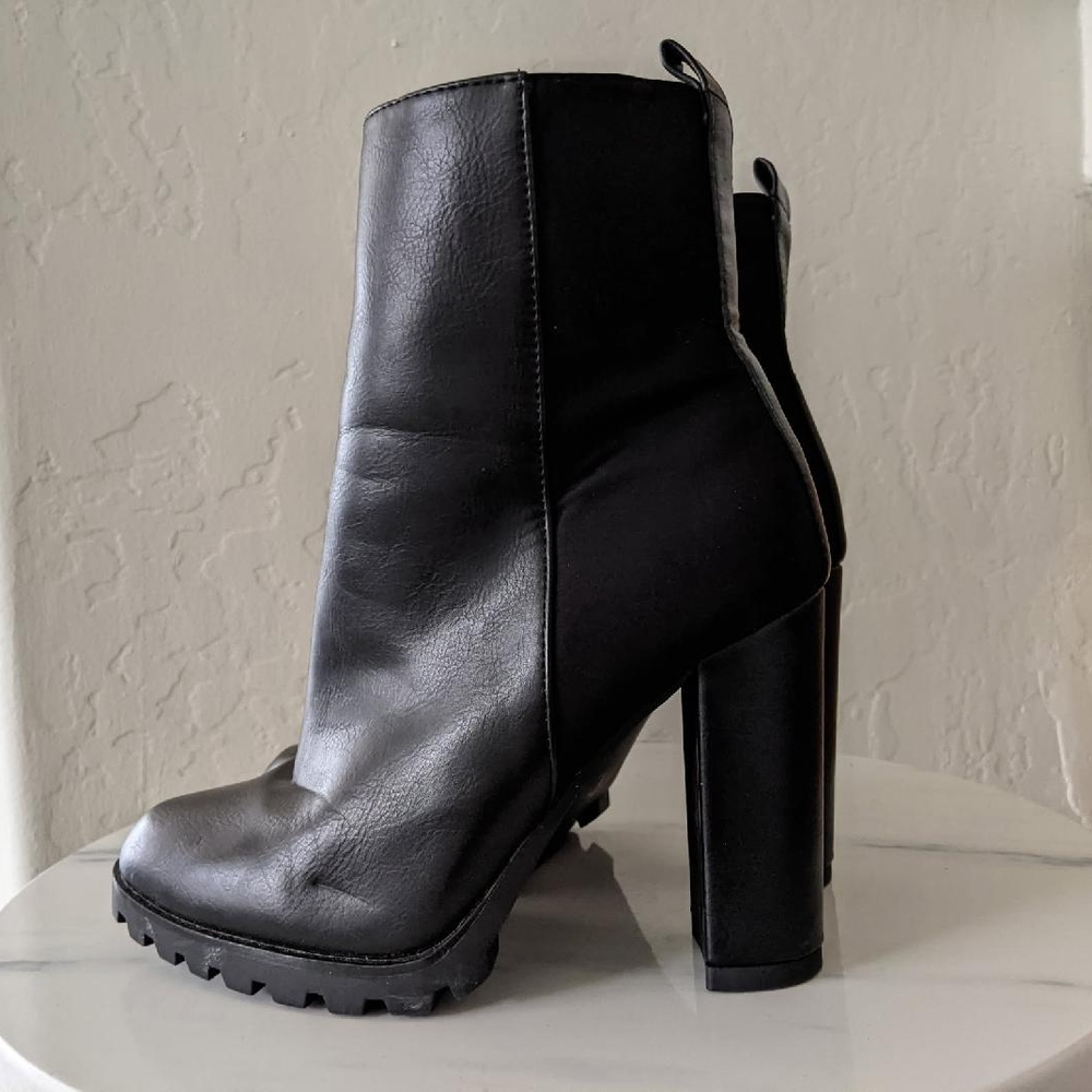 JF Serena Block Heeled Ankle Boot Black Size 8.